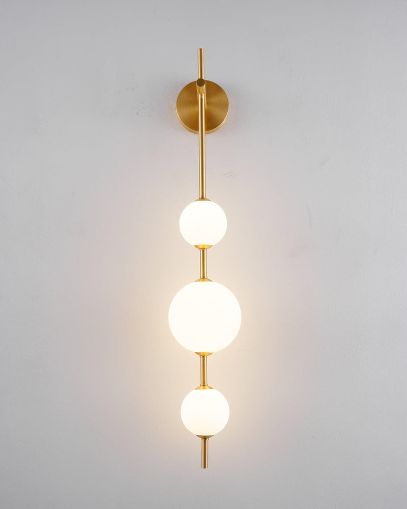 GlobeGlow – Verticale wandlamp met glazen bollen in modern design