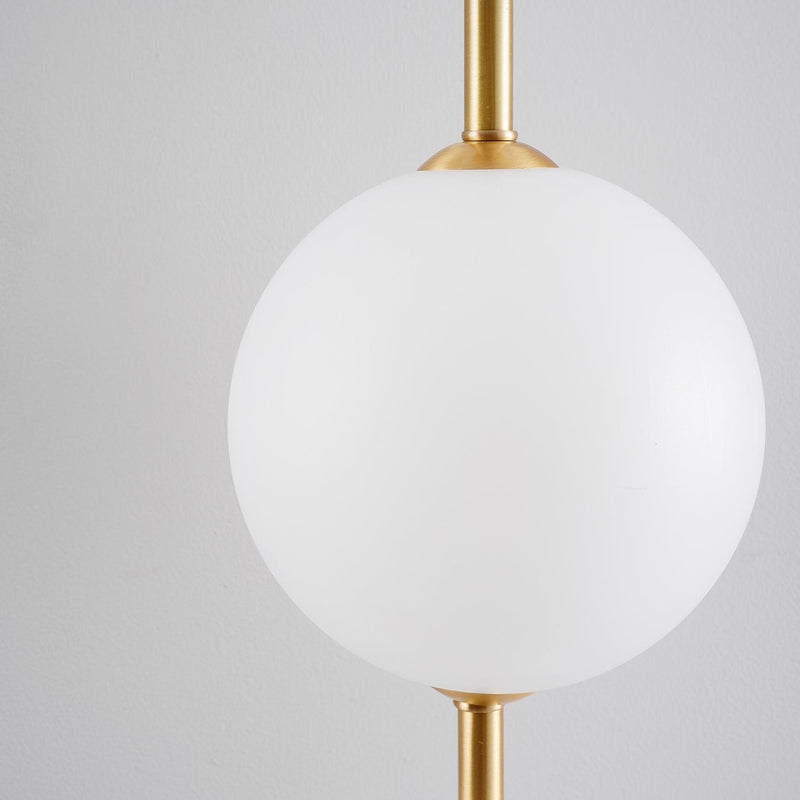 GlobeGlow – Verticale wandlamp met glazen bollen in modern design