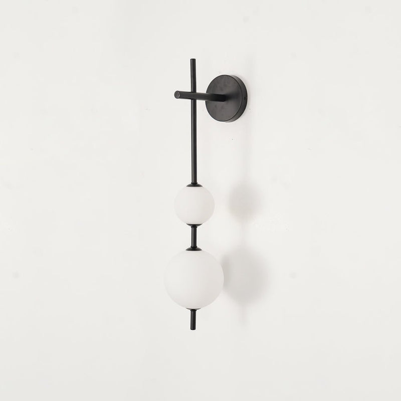 GlobeGlow – Verticale wandlamp met glazen bollen in modern design