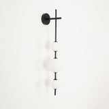 GlobeGlow – Verticale wandlamp met glazen bollen in modern design