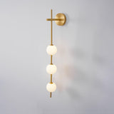 GlobeGlow – Verticale wandlamp met glazen bollen in modern design