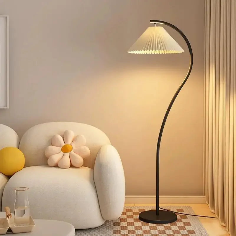 Modern Fold – Stoffen LED Vloerlamp met geplooid design