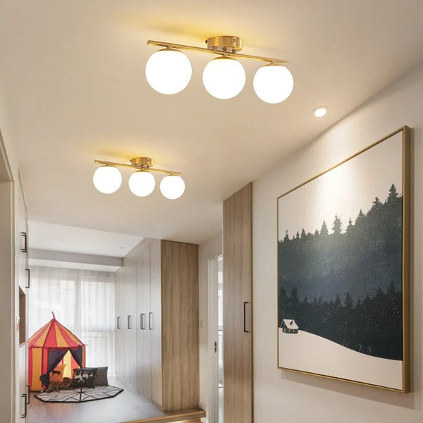LumeSphere – LED Plafondlamp in glas met gouden accenten