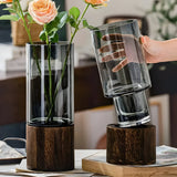 TranquilBloom – Glazen Tafelvaas op Houten Voet