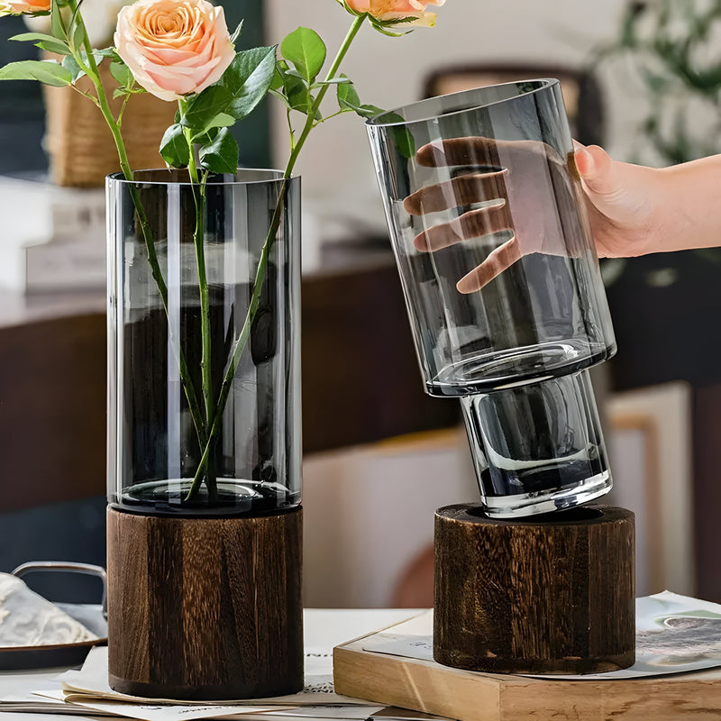 TranquilBloom – Glazen Tafelvaas op Houten Voet
