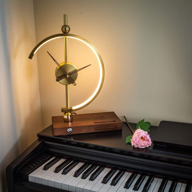 NagoyaLight™ | Elegante Lampenklok met Oplaadfunctie