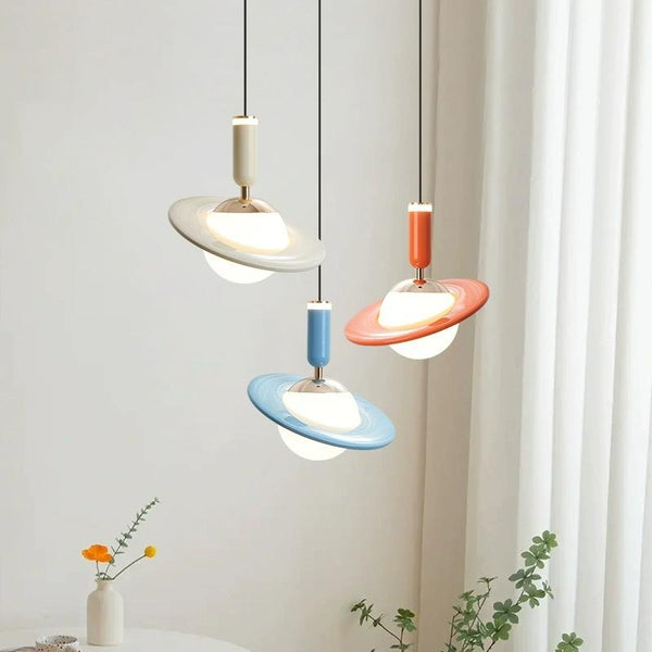 Saturn Design – Kosmische elegantie aan je plafond