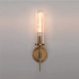 Möni – Wandlamp met geribbeld glas en koperen afwerking
