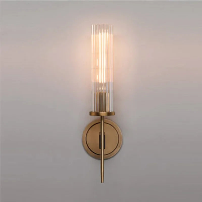 Möni – Wandlamp met geribbeld glas en koperen afwerking