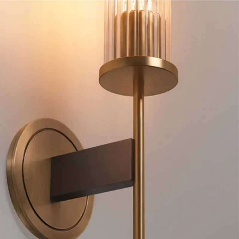 Möni – Wandlamp met geribbeld glas en koperen afwerking