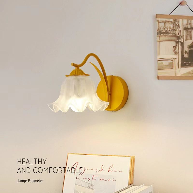 Franse retro wandlamp in bloemvorm